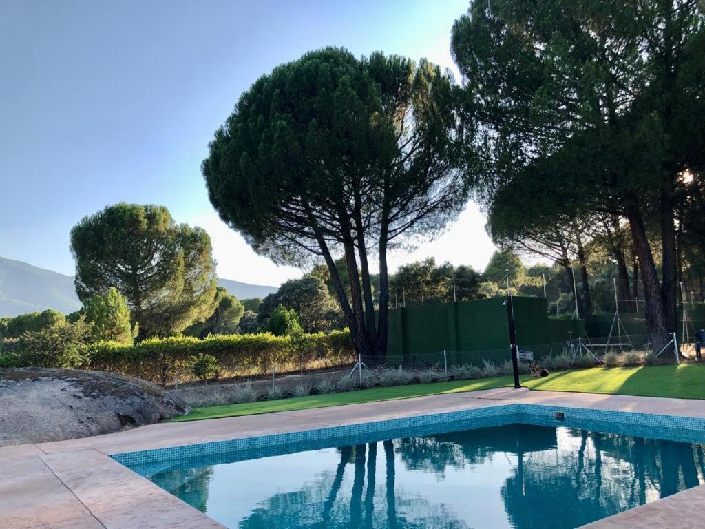Casa Valdesanmartin - Country House, 10500Sqm, Pool, Paddel & Bbq El Tiemblo Luaran gambar